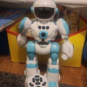 Remote Control Robot Toy with Voice & Gesture Control